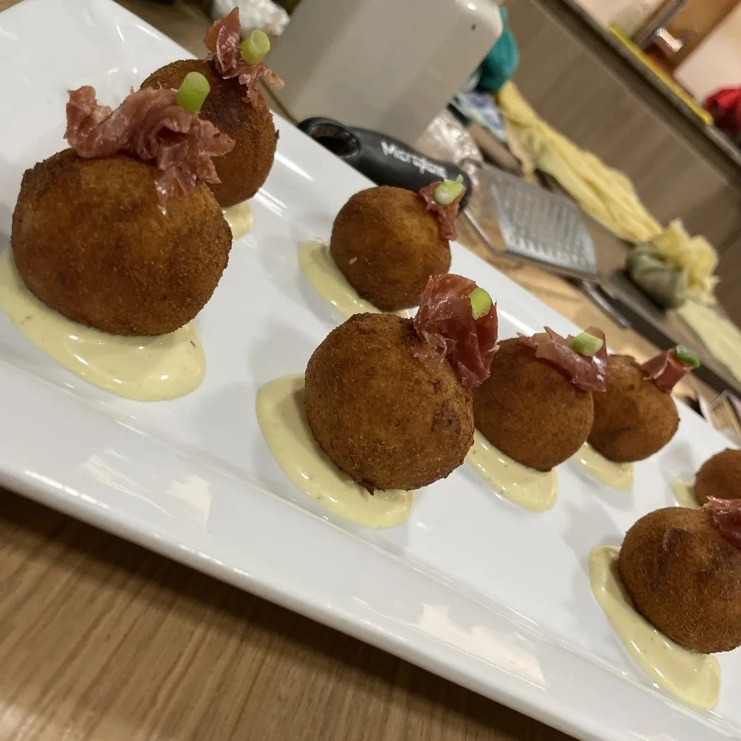 Image alt description