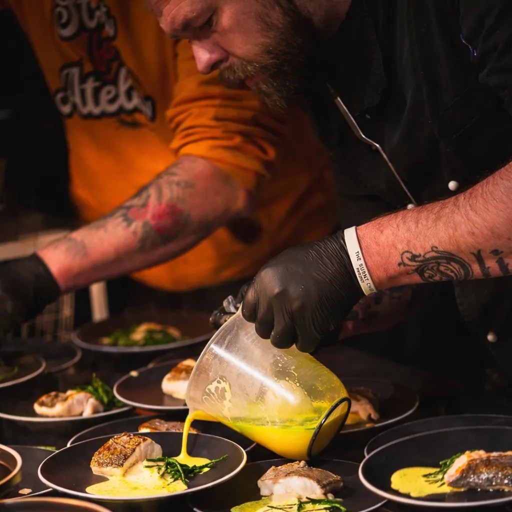 Image alt description