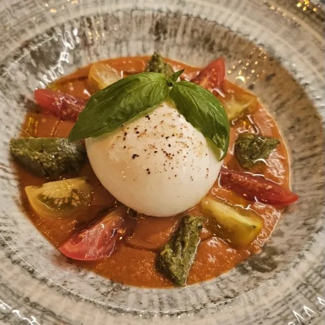 Image alt description