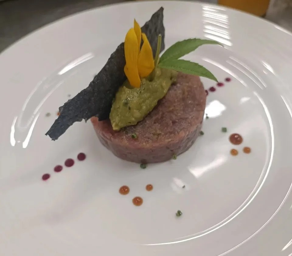 Image alt description