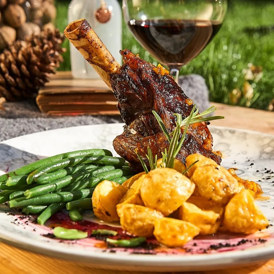 Image alt description