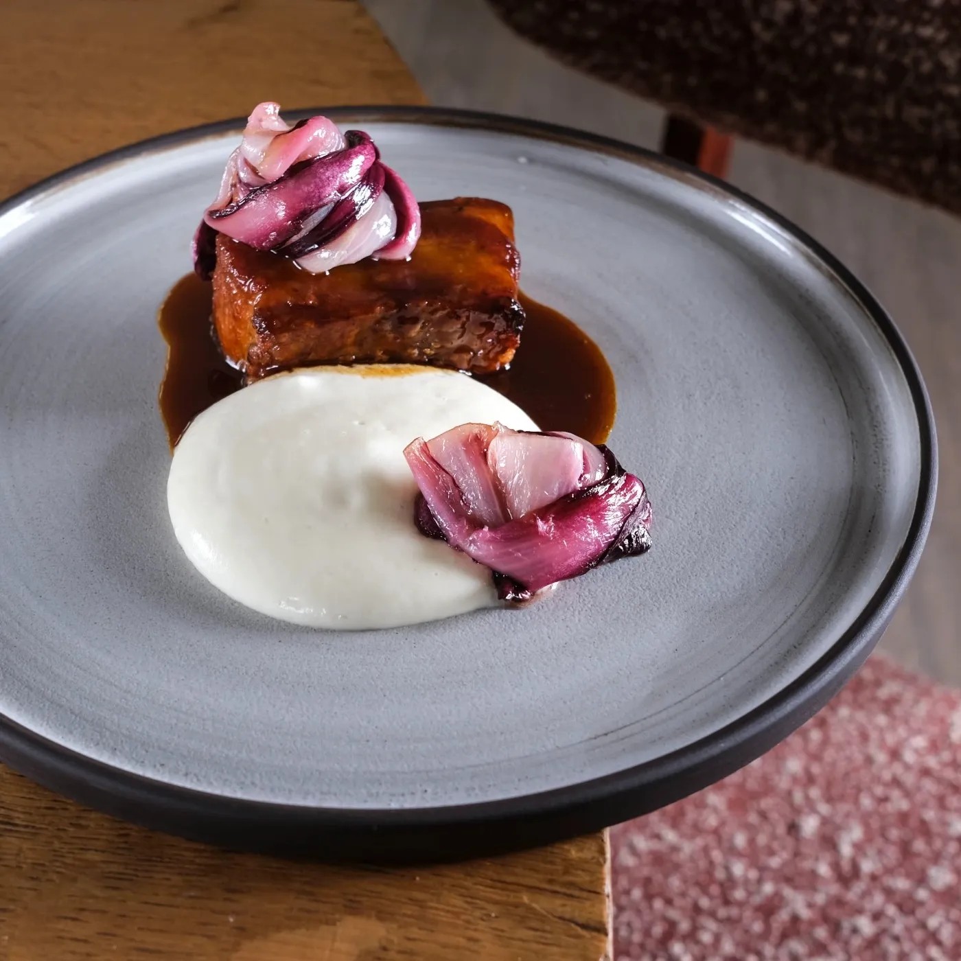 Image alt description