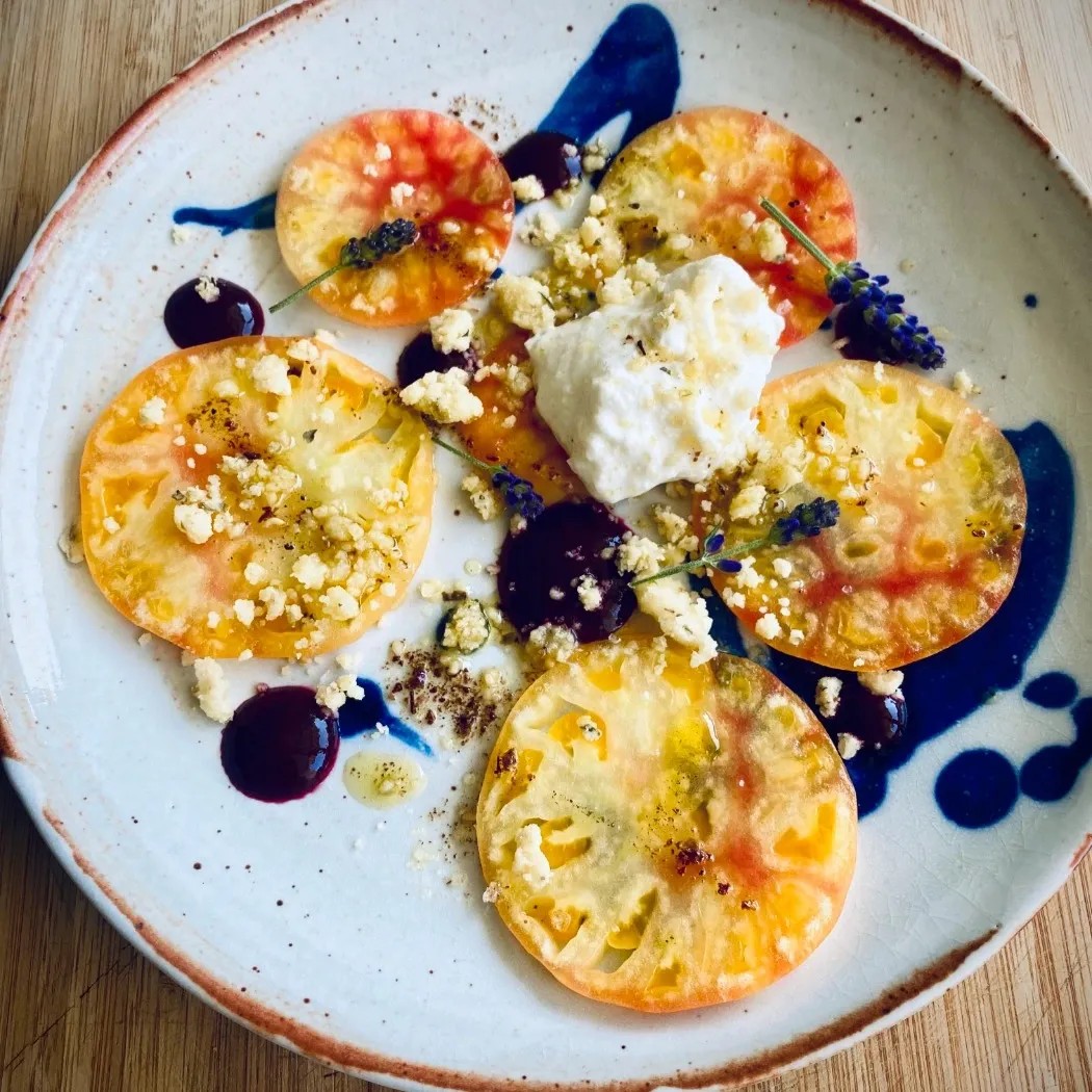 Image alt description