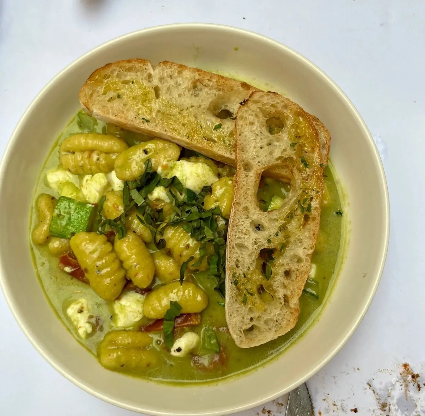 Image alt description