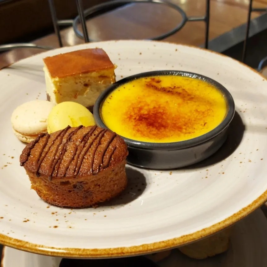 Image alt description