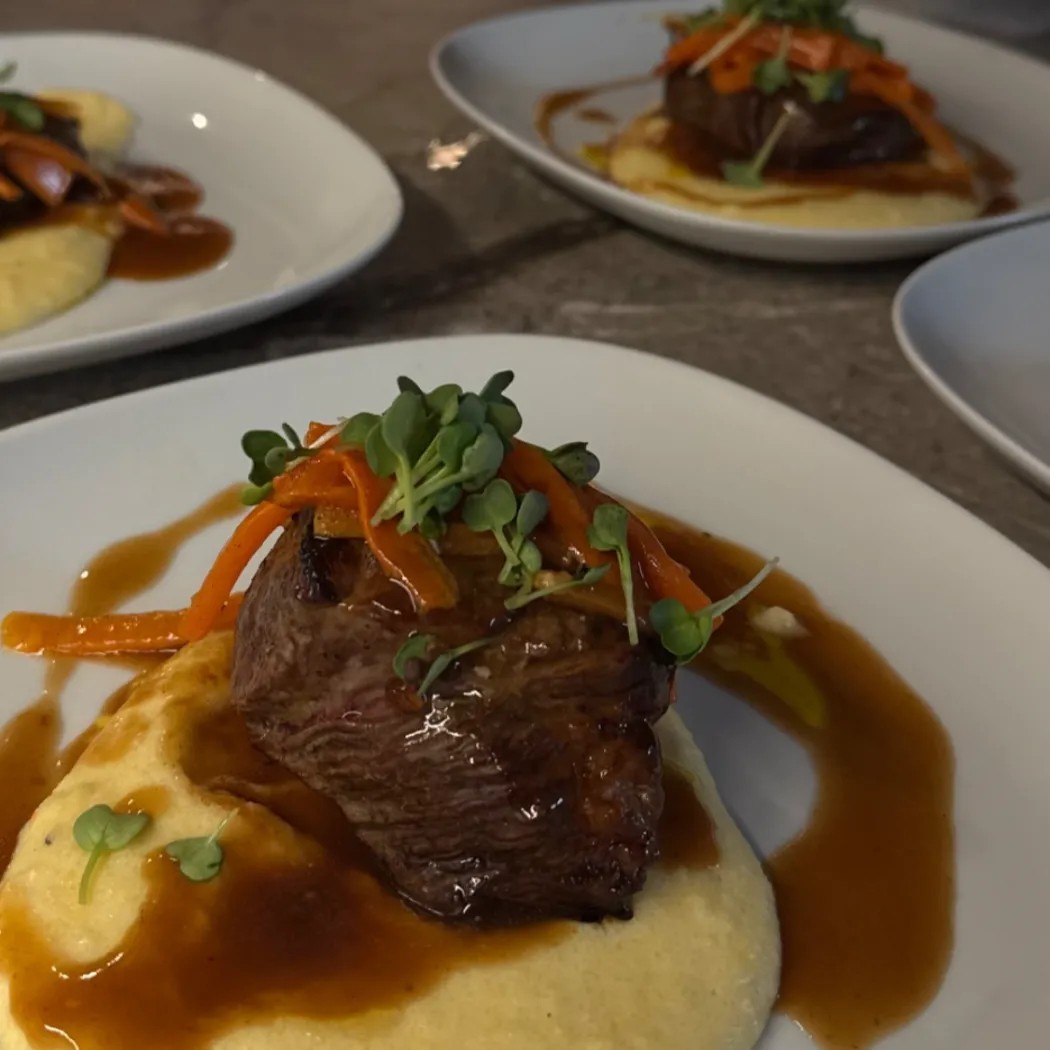 Image alt description