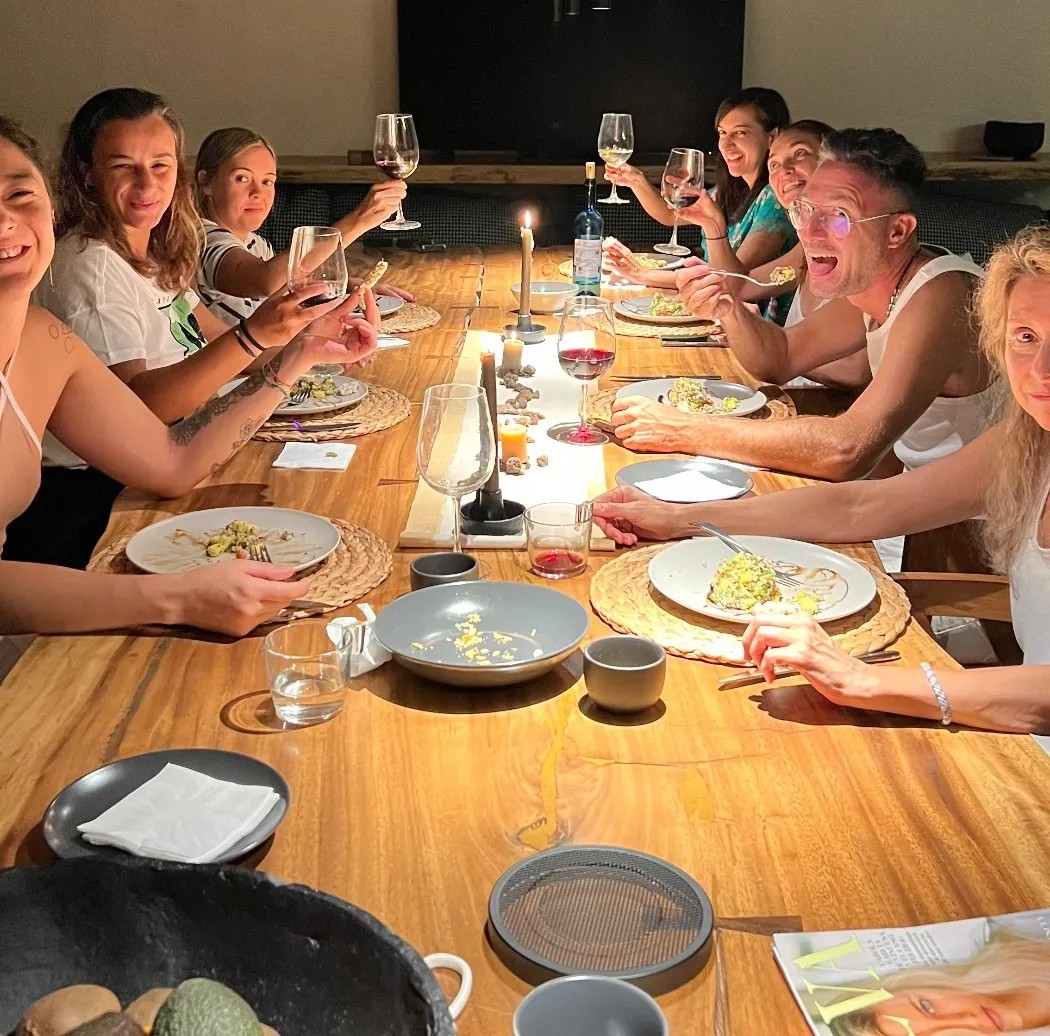 Image alt description