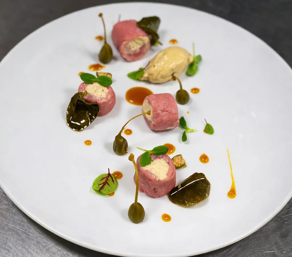 Image alt description