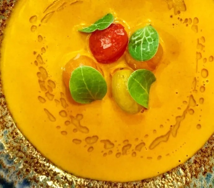 Image alt description