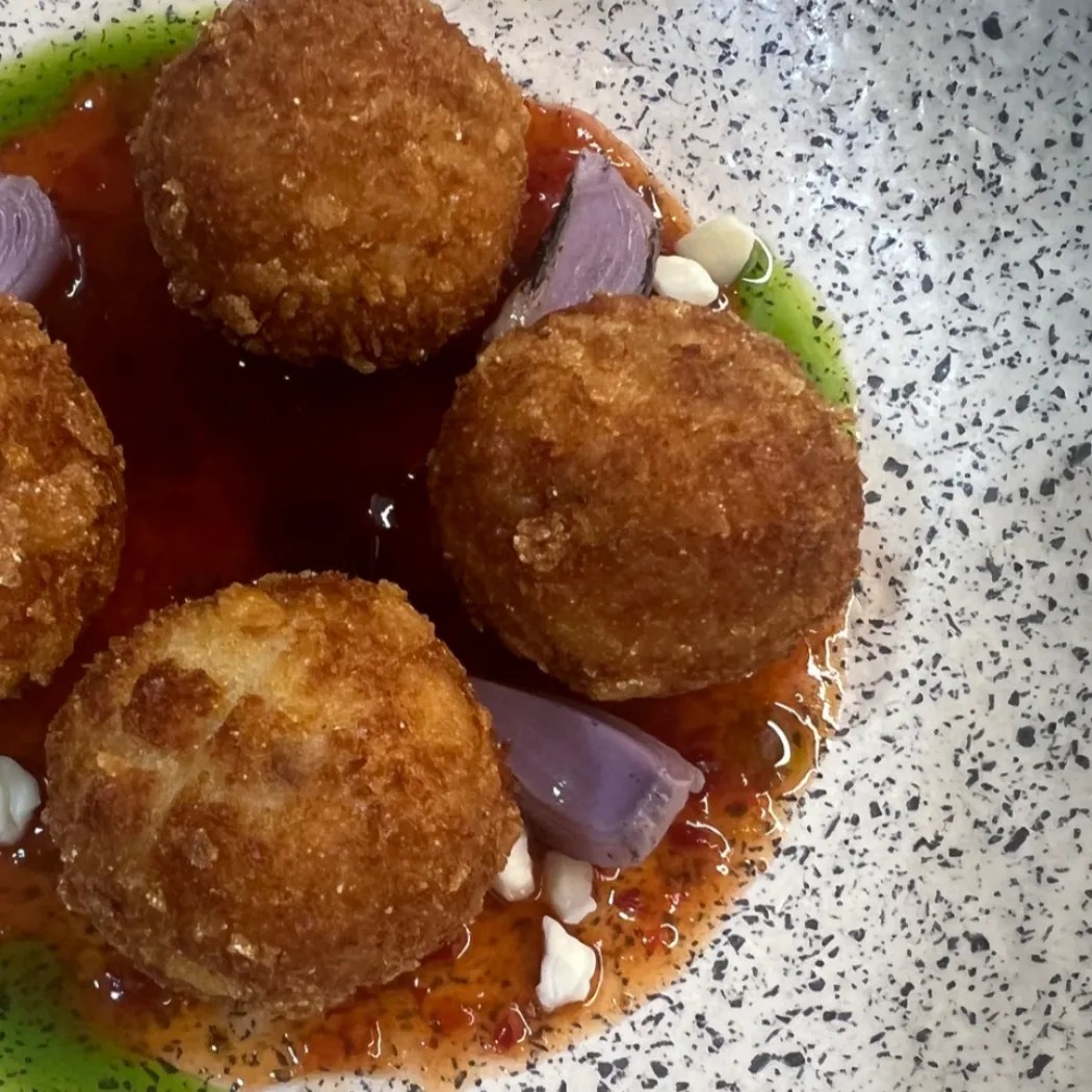 Image alt description