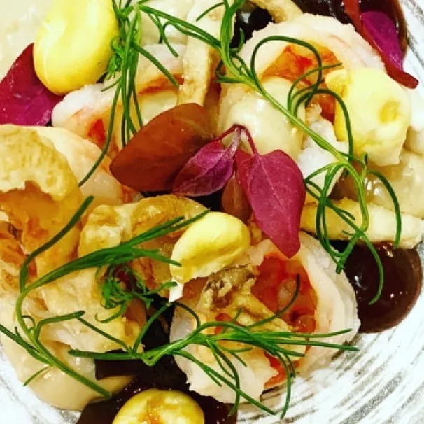 Image alt description