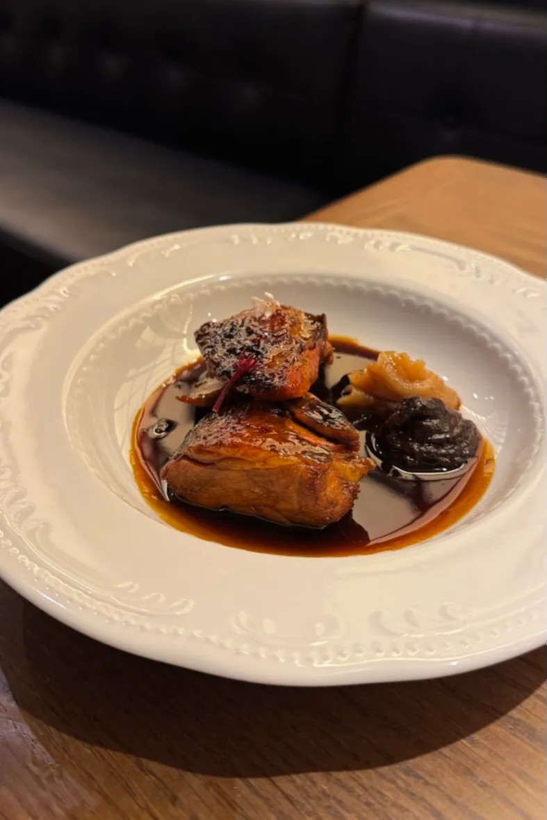 Image alt description