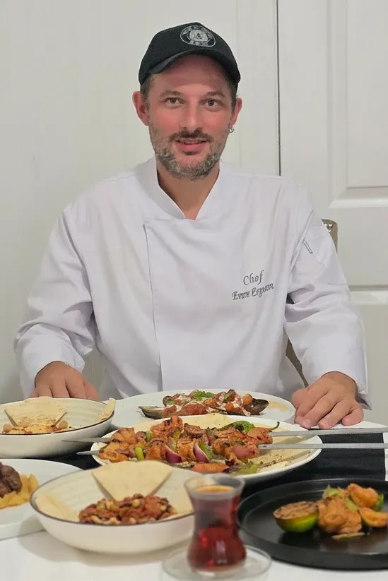 Image alt description