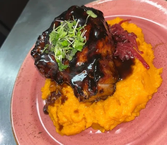 Image alt description