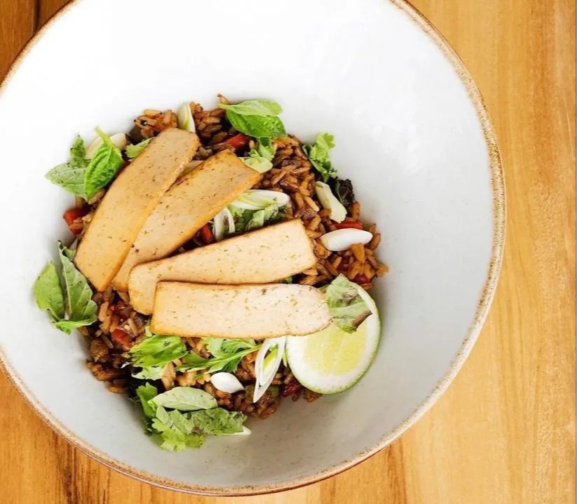 Image alt description