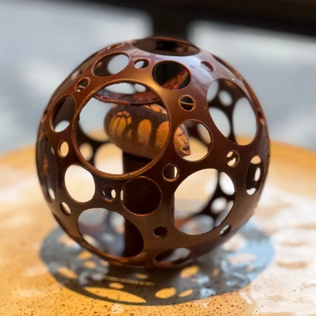 Image alt description