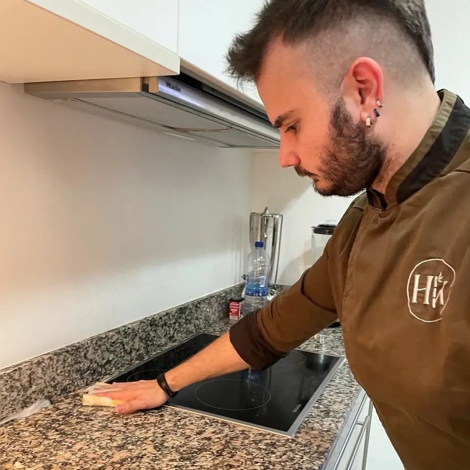 Image alt description