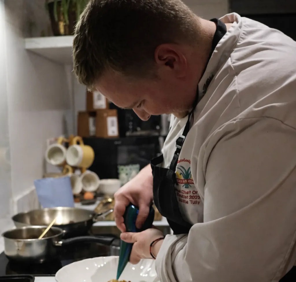 Image alt description