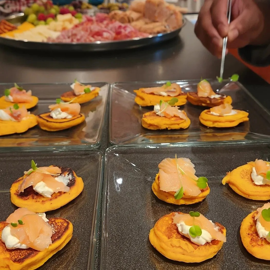 Image alt description