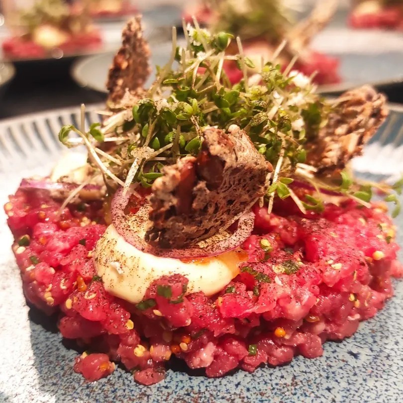 Image alt description