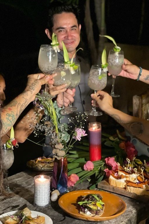 Image alt description