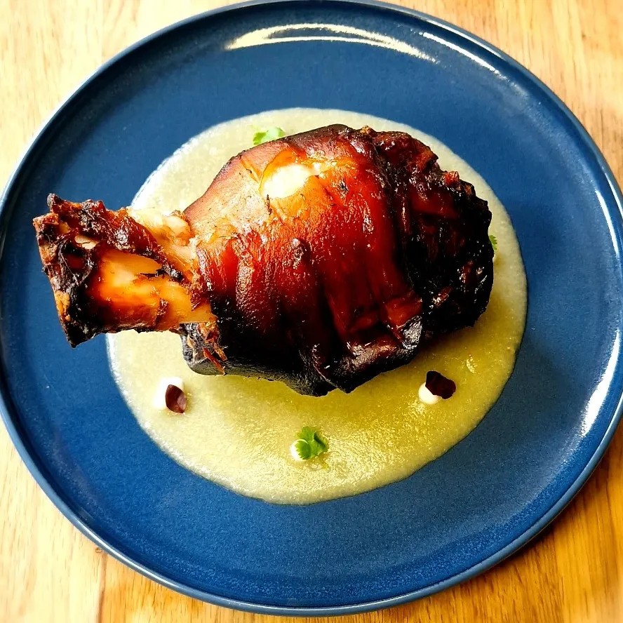 Image alt description