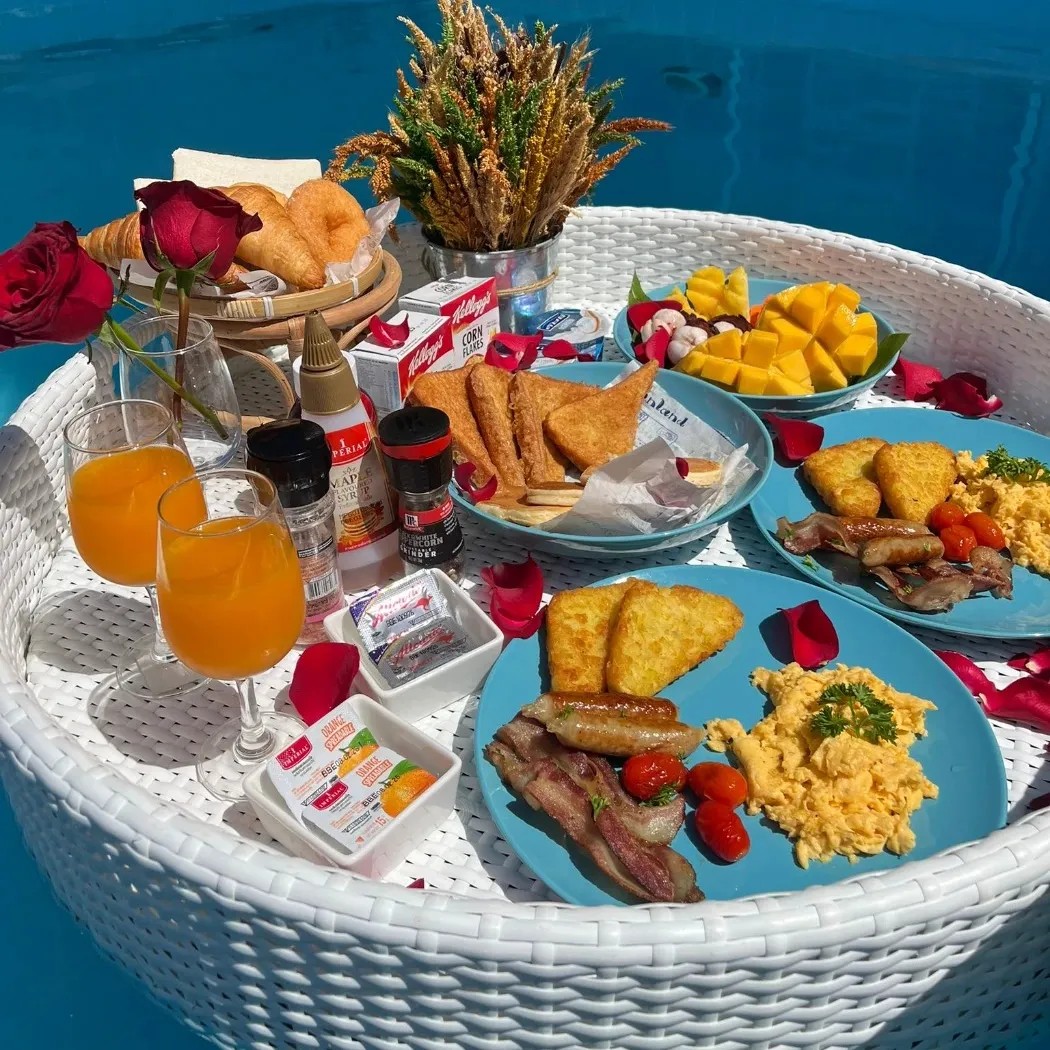 Image alt description