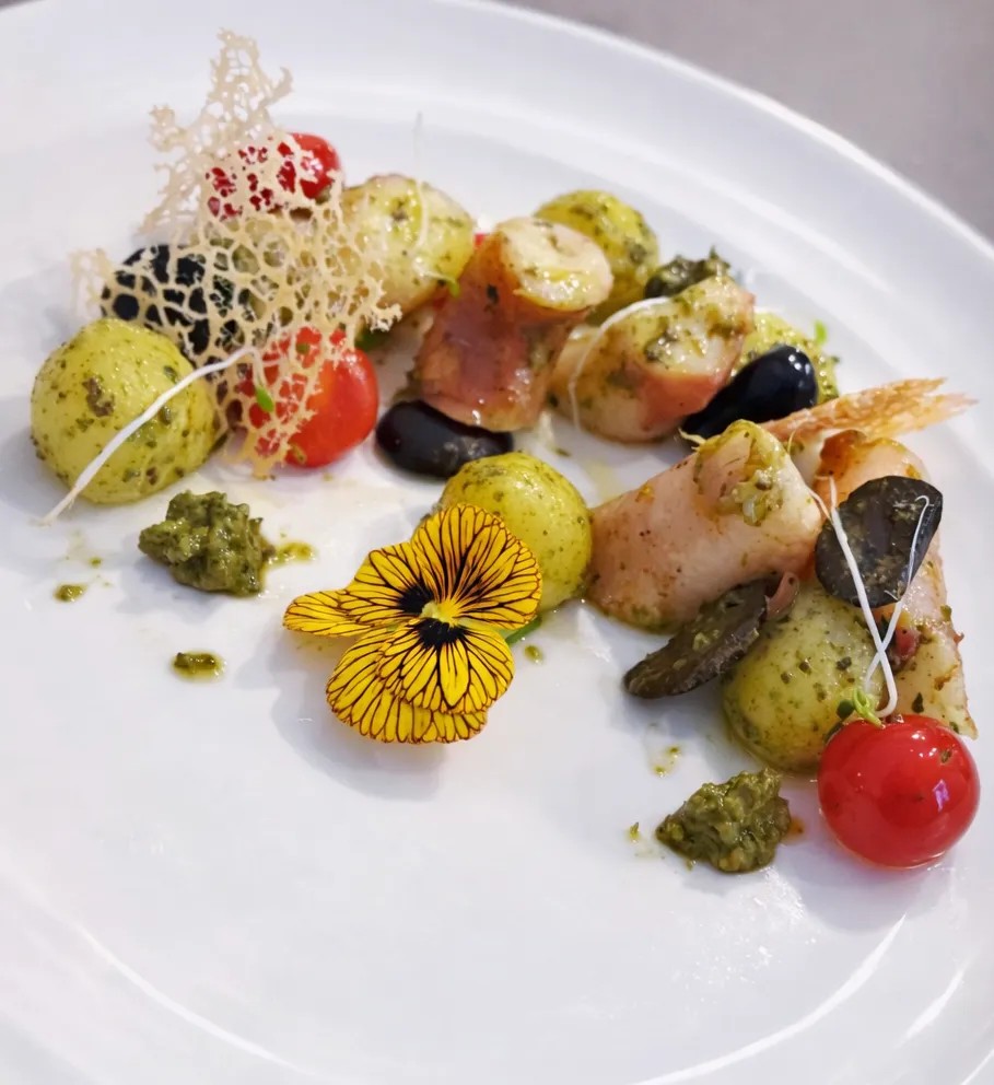 Image alt description