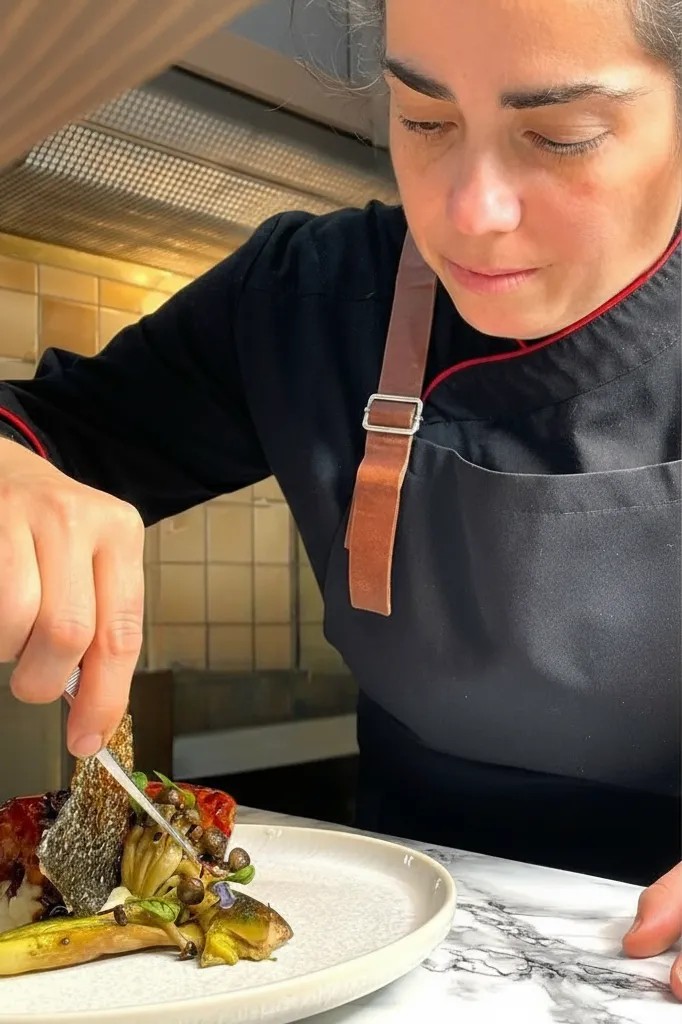 Image alt description