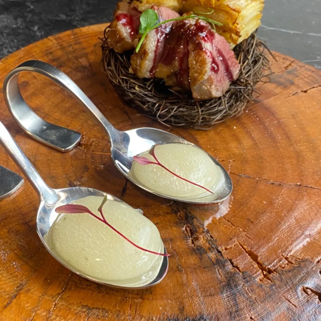 Image alt description