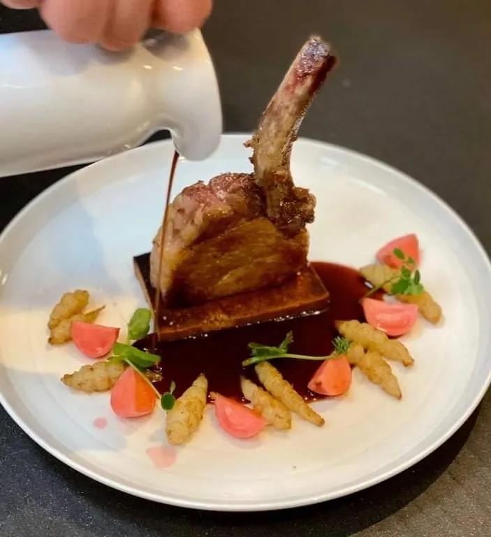 Image alt description