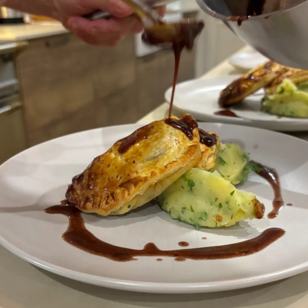 Image alt description