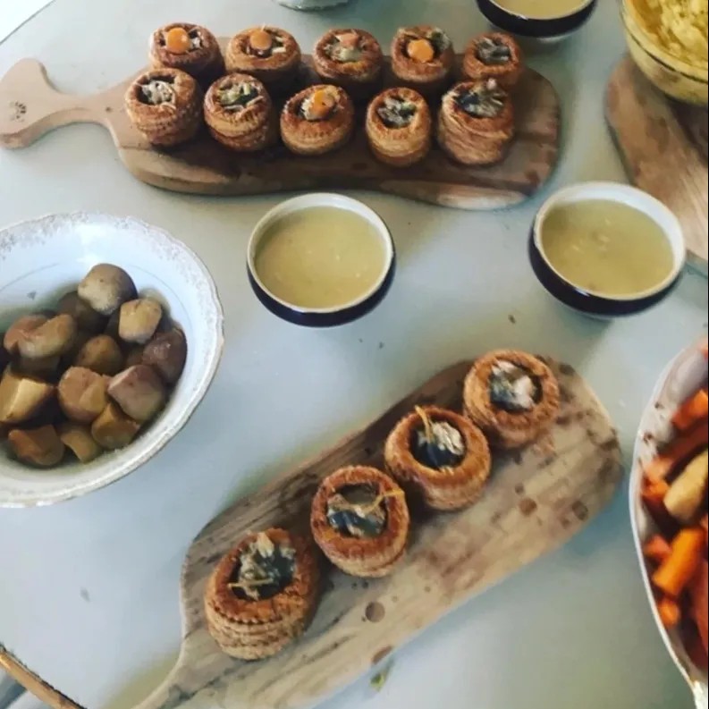 Image alt description