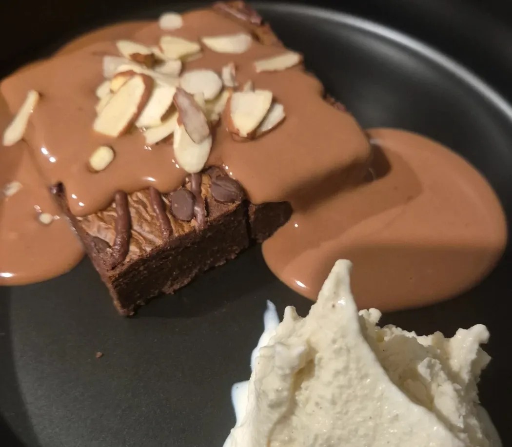 Image alt description