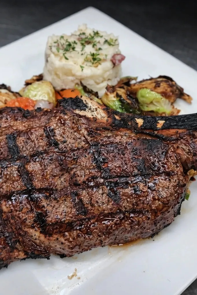 Image alt description