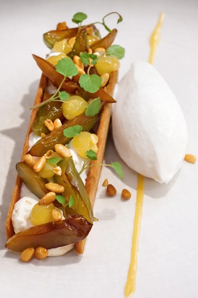 Image alt description