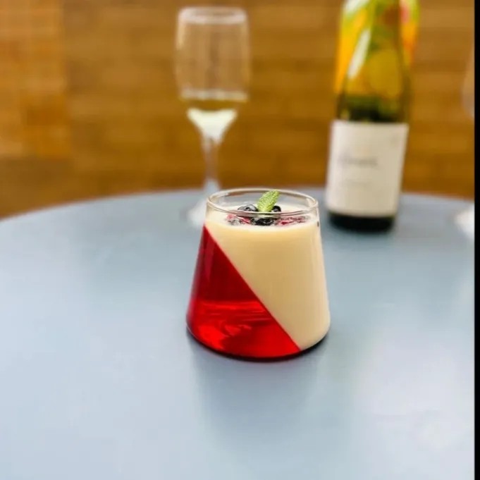 Image alt description