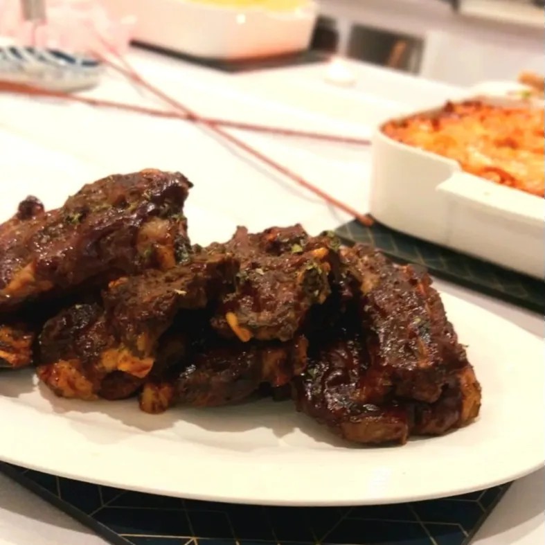 Image alt description