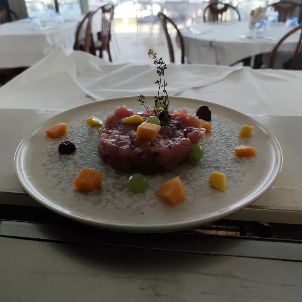 Image alt description