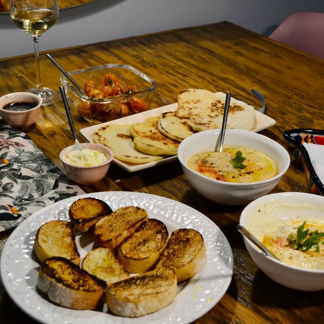 Image alt description