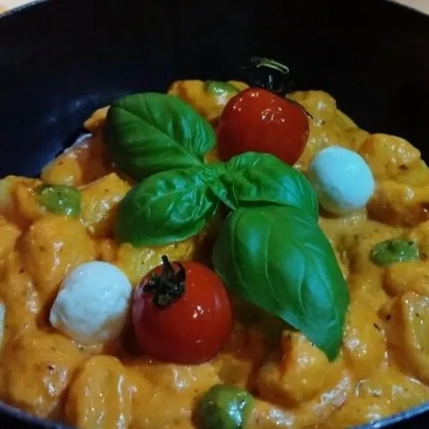 Image alt description