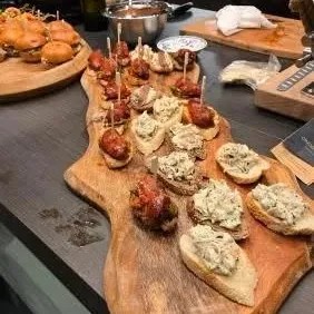 Image alt description