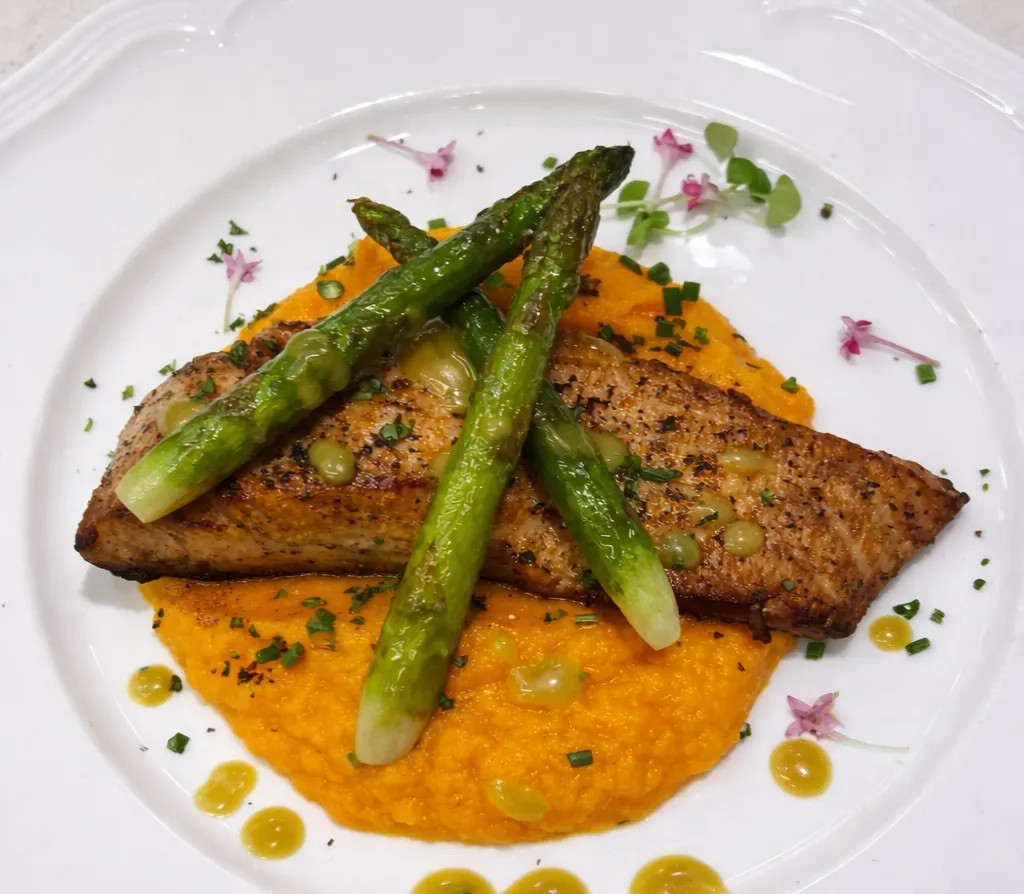 Image alt description