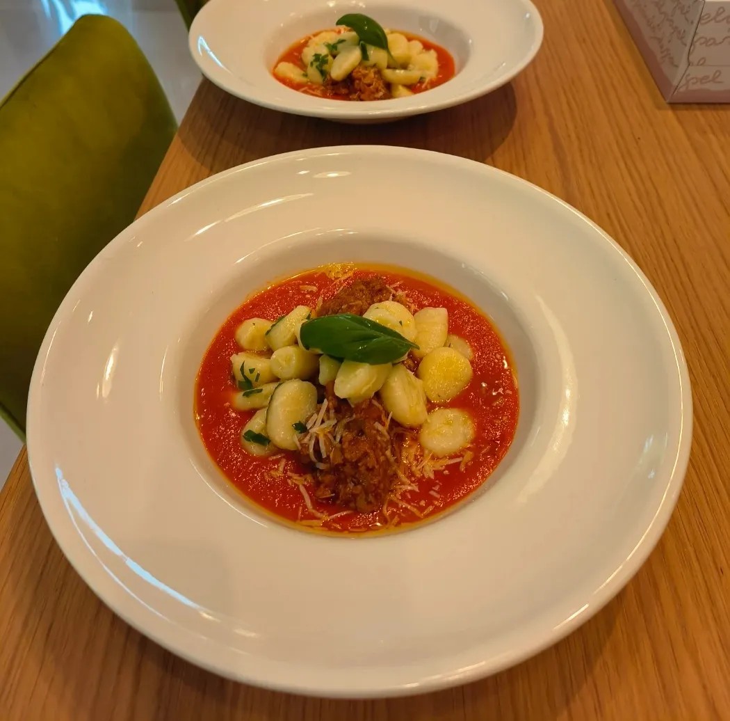 Image alt description