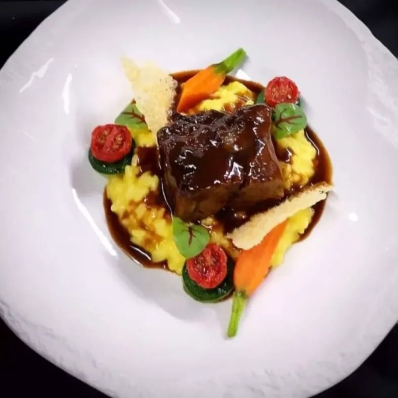 Image alt description