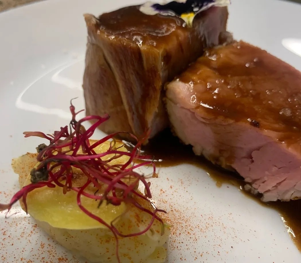 Image alt description