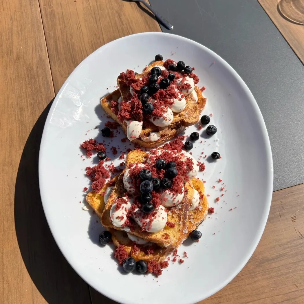 Image alt description