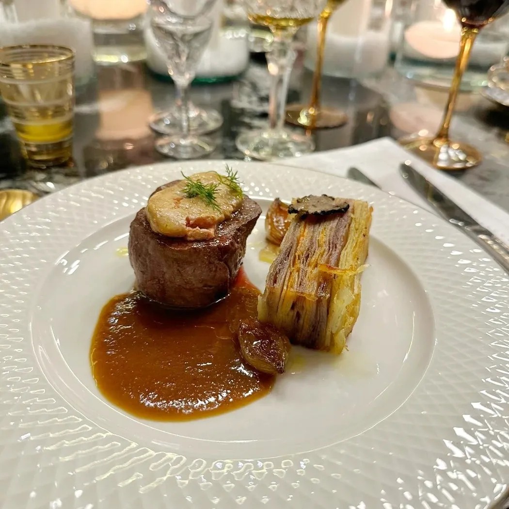 Image alt description