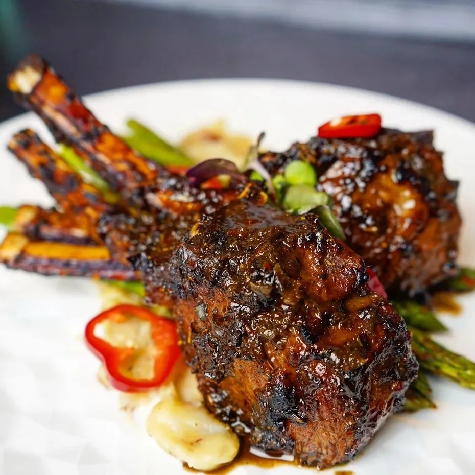 Image alt description