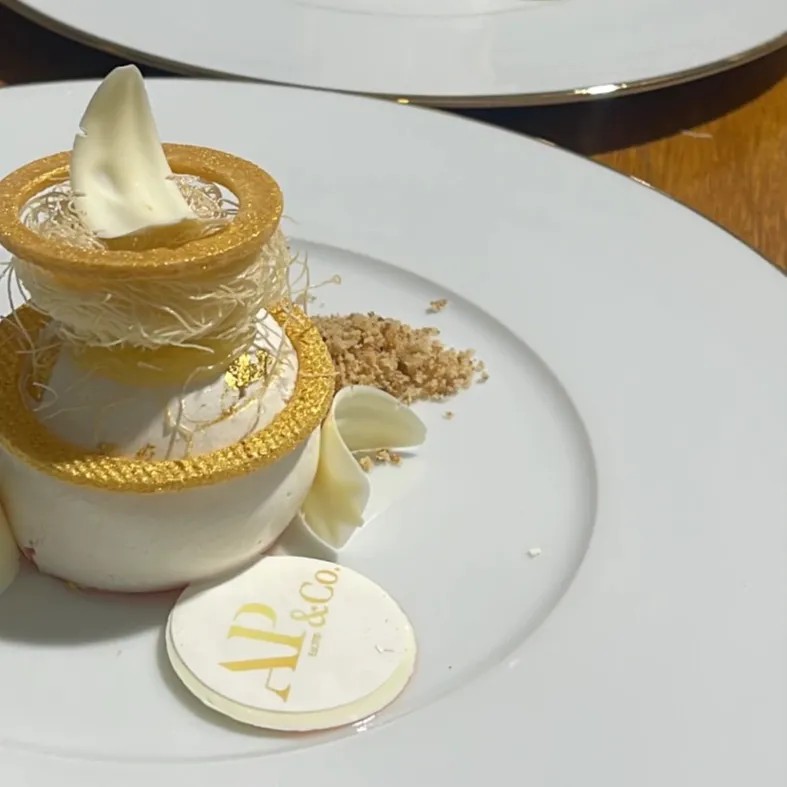 Image alt description